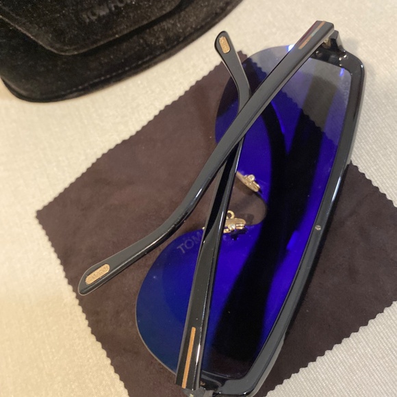 Tom Ford Shield Sunglasses black/gold TF560 w/ case main image 7